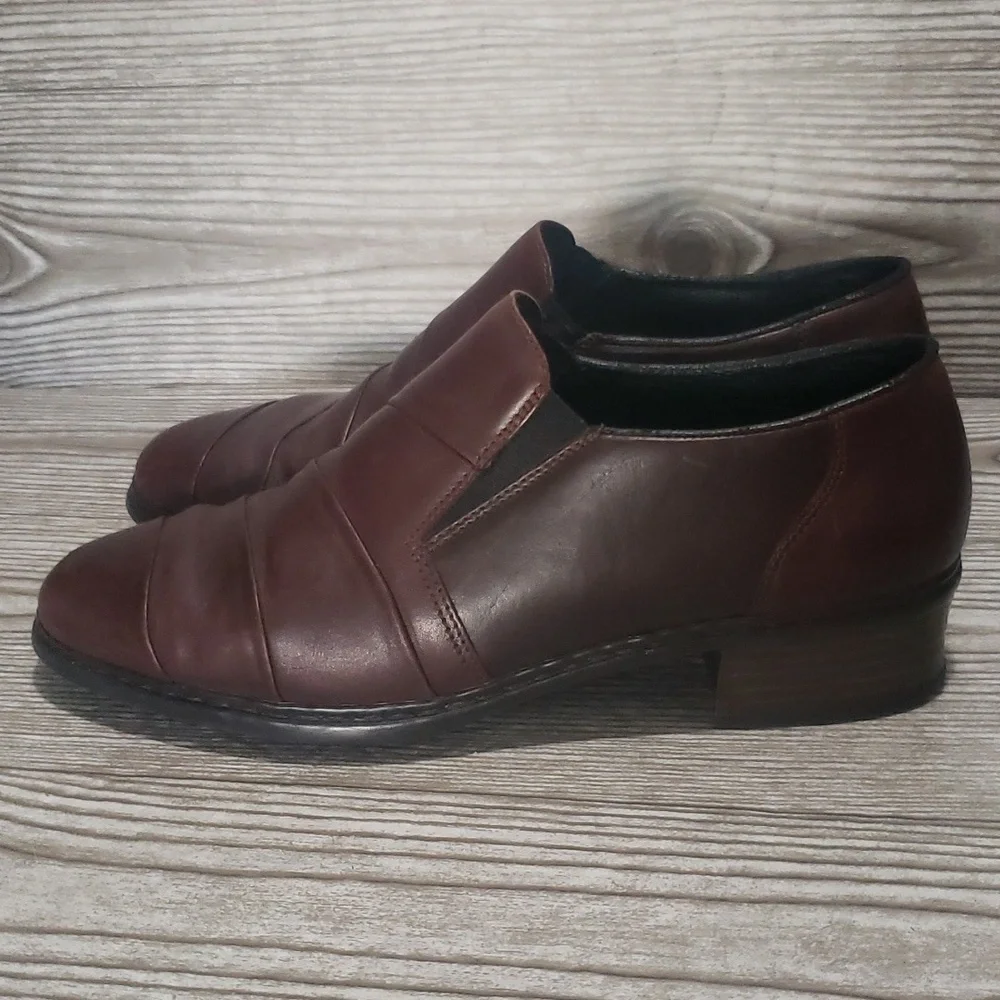 Rieker brown low heel woman loafers size 7.5